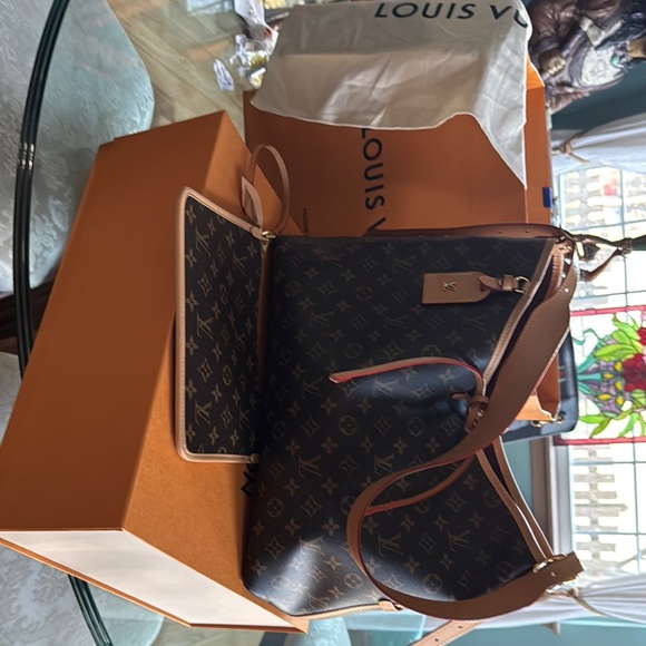 Louis Vuitton CarryAll MM Monogram Bag - Picture 1 of 15